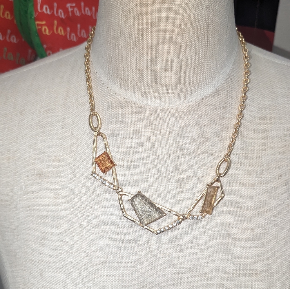 Geometric design necklace